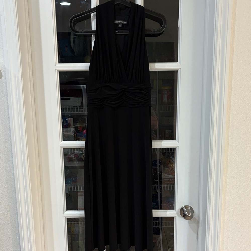 Jones Wear Black Backless Dress